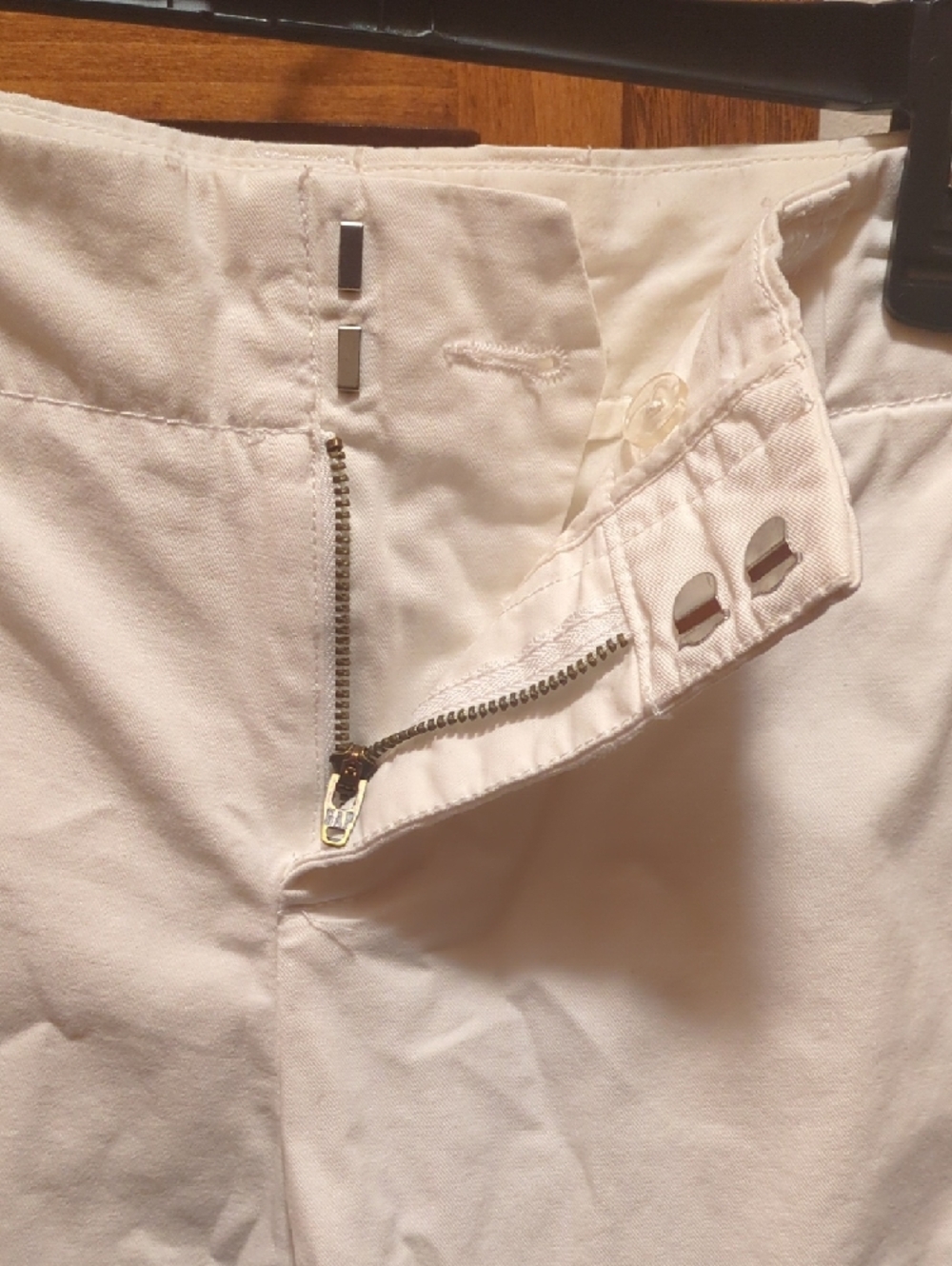 GAP Women's White Bermuda Shorts - Picture 3 of 8